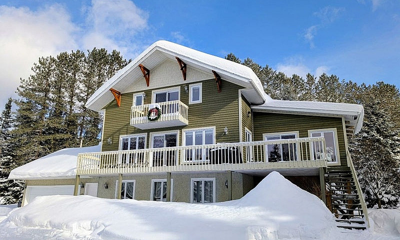$670,000 - 3 Storey ...