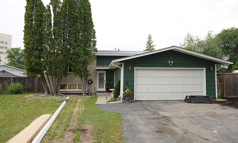 Spacious Charleswood...
