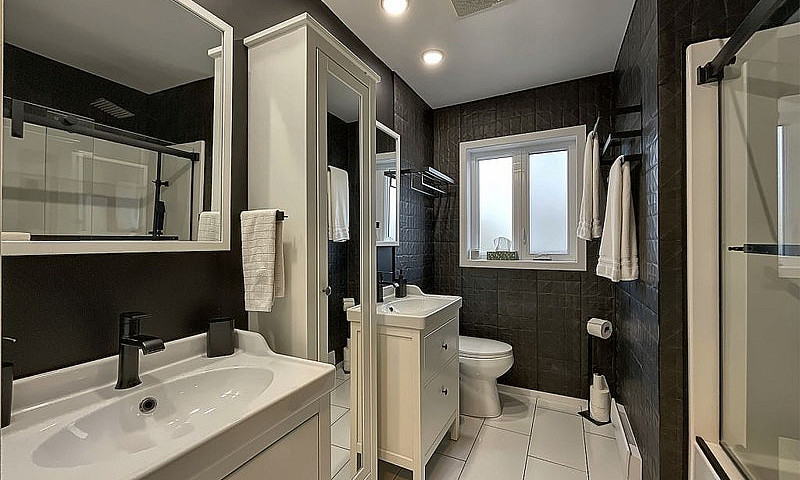 $695,000 - Split Lev...