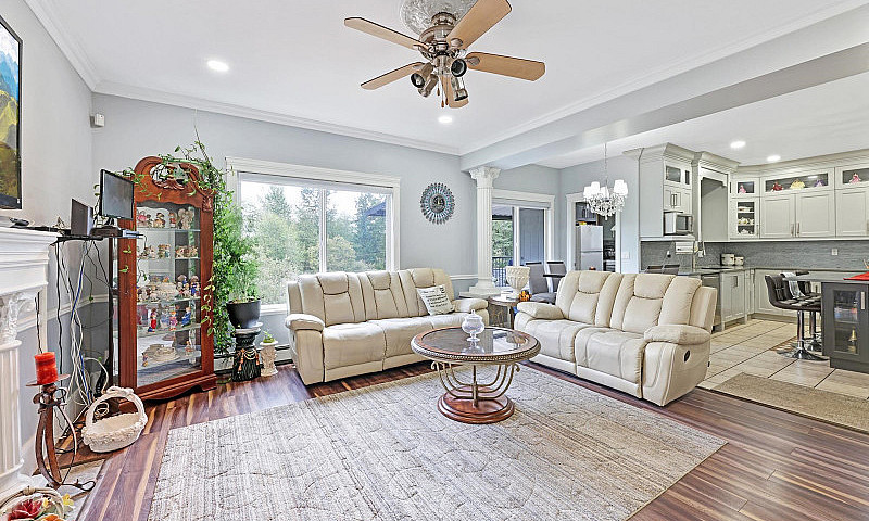 14674 80A Avenue Sur...