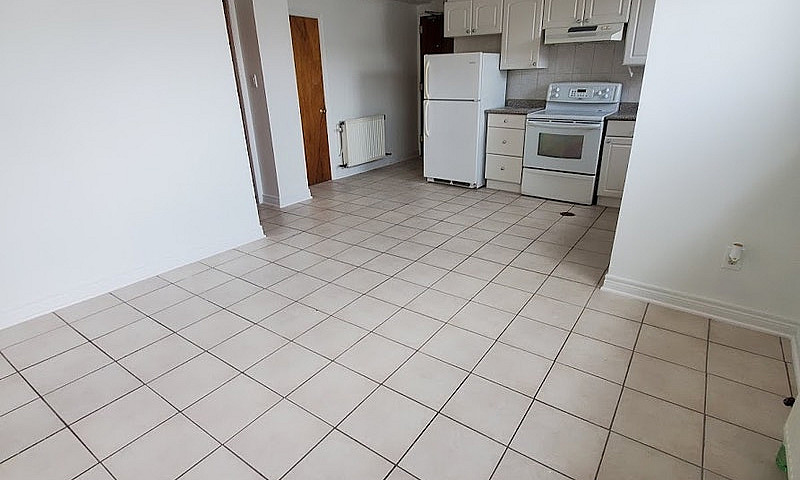 Bright 1 Bedroom Apa...