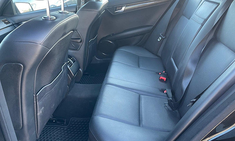 2010 Mercedes-Benz C...