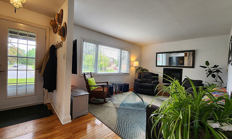 Beautiful 3 Bed 2 Ba...