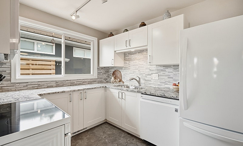 For Sale: Windsor Pa...