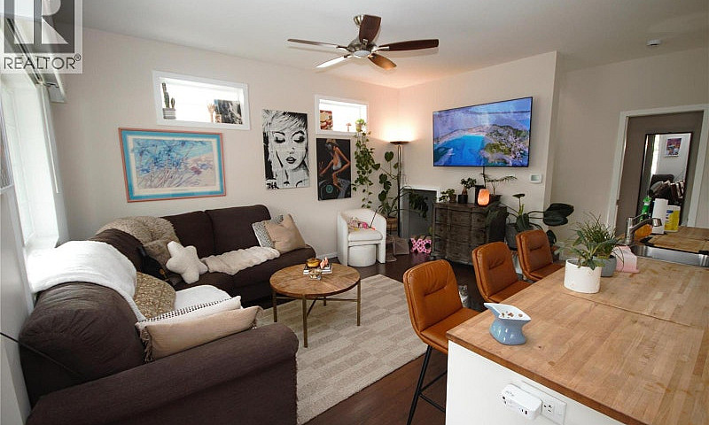 6466 Park Drive Oliv...