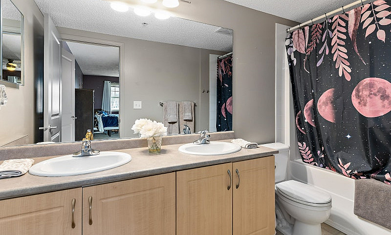 3 Bedroom/2 Bath/2 P...