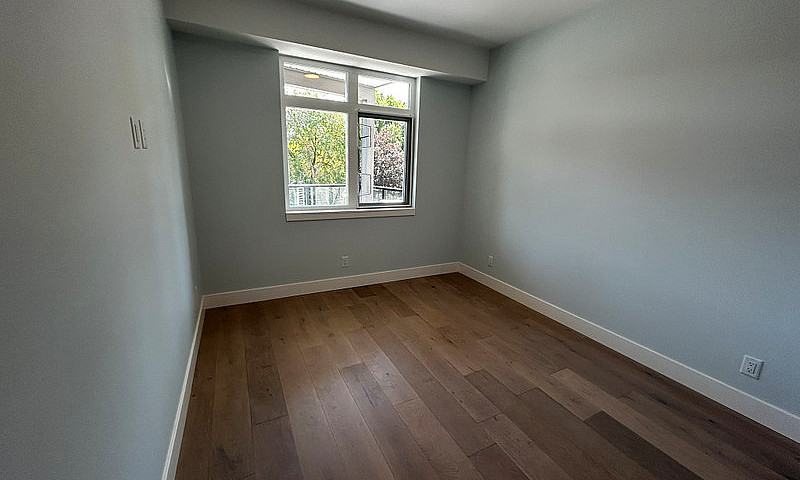 2 Bedroom Plus Den A...