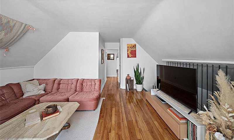 8-Unit Apartment Ful...