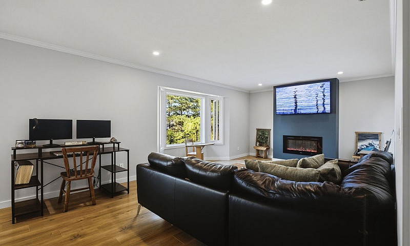 523 Tamarack Road, W...