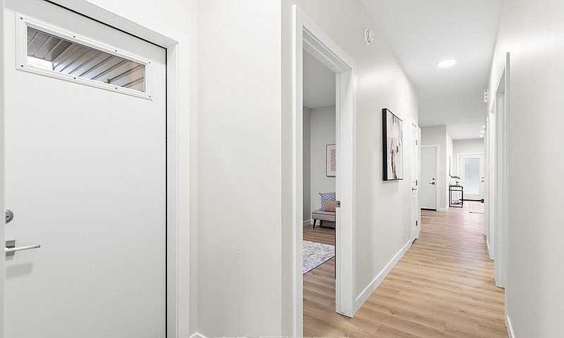 233 Eveline St- 2 Be...