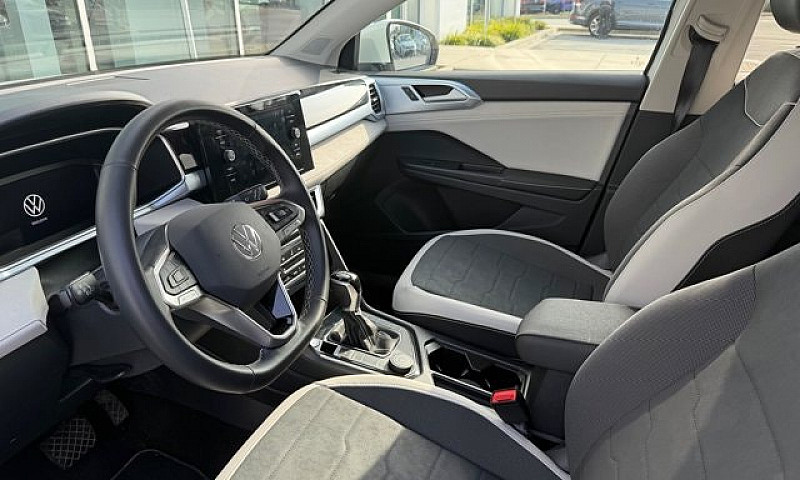 2025 Volkswagen Taos...