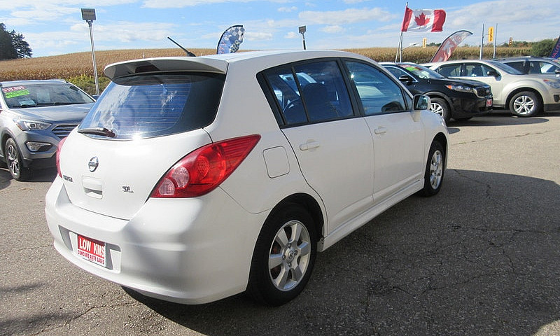 2011 Nissan Versa 1....