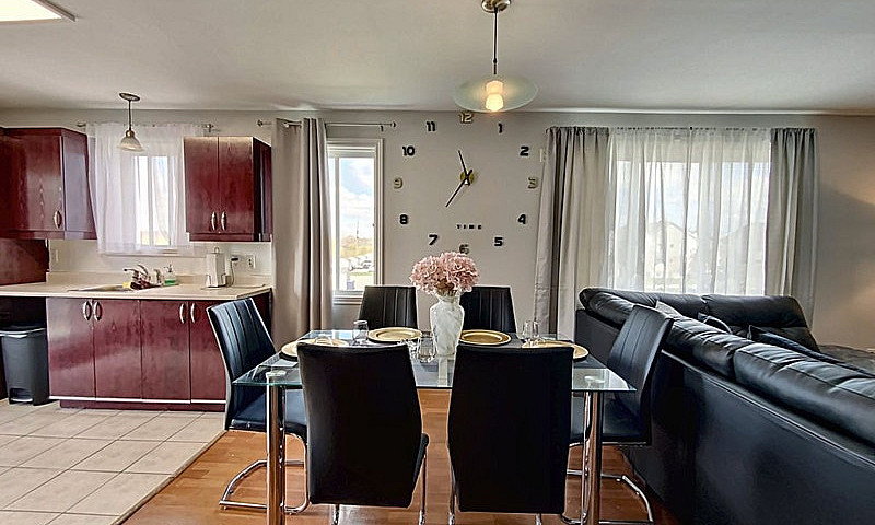 1 085 000$ - Triplex...