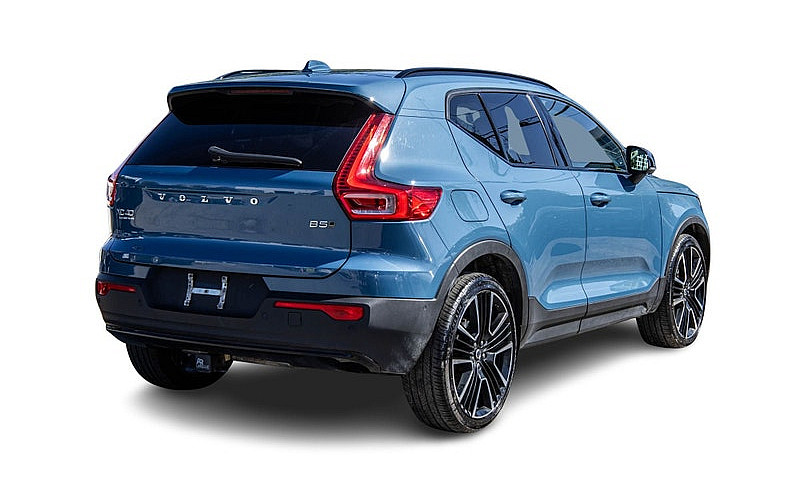 2023 Volvo Xc40...
