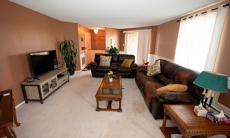 ***503-315 Hodder Av...