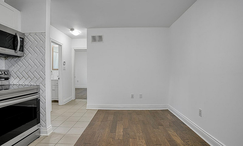 2-Bdrm Apt Near Egli...