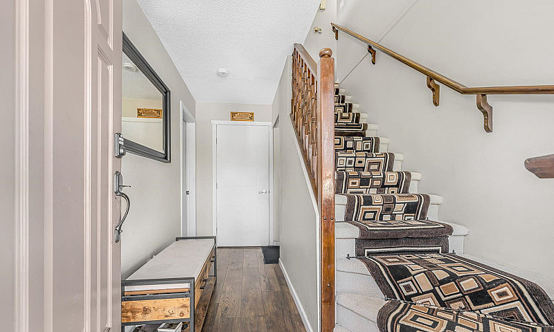 13211 66A Avenue Sur...