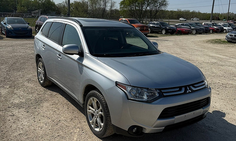 2014 Mitsubishi Outl...