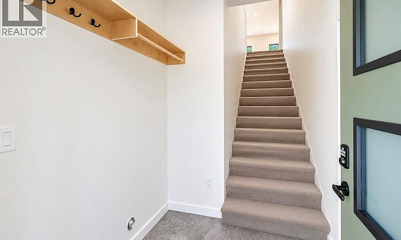 535 Gibson St Tofino...