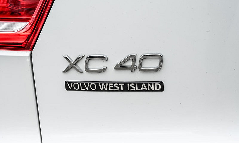 2024 Volvo Xc40...