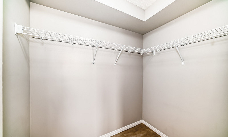 Stunning 2 Bed 1 Bat...