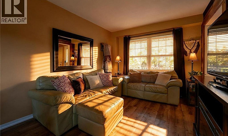 11 Hedge Lawn Drive ...