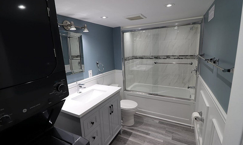 Bright 2 Bedroom Bas...