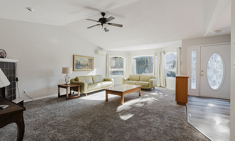 367 Oriole Way, Barr...
