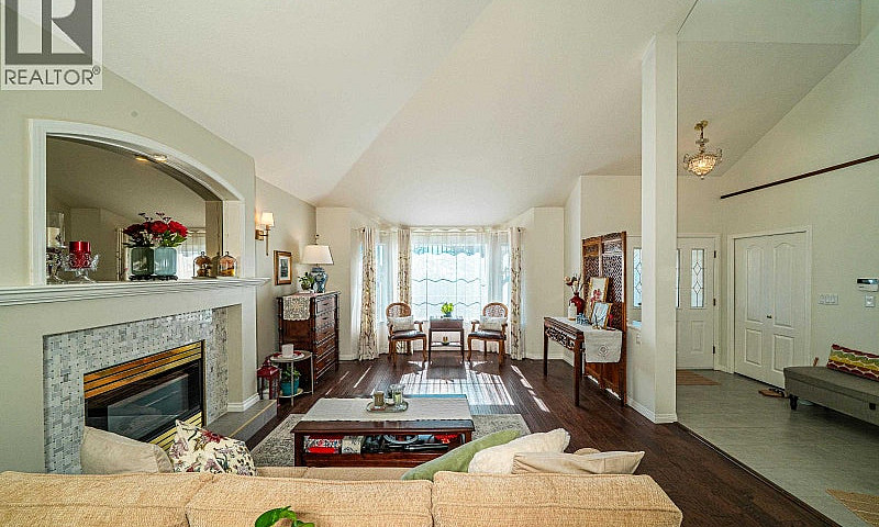 1577 Lodgepole Place...