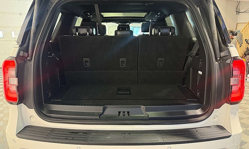 2022 Ford Expedition...