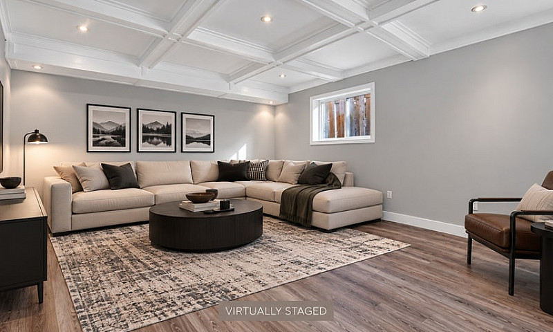 59 Bridle Path, Stra...