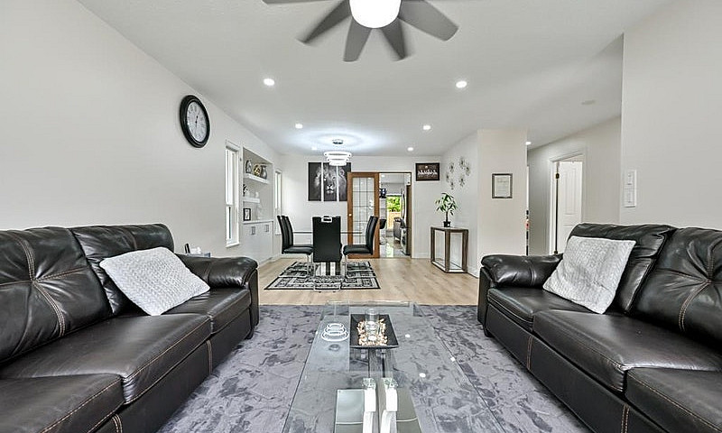 12925 65 Avenue Surr...