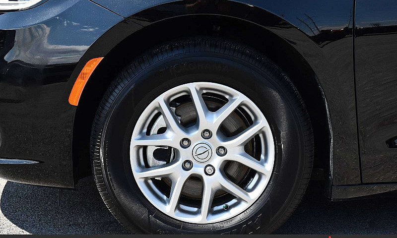 2025 Chrysler Pacifi...