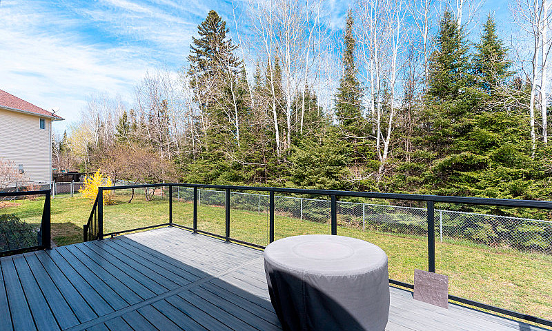 356 Fairbrooke Cres ...