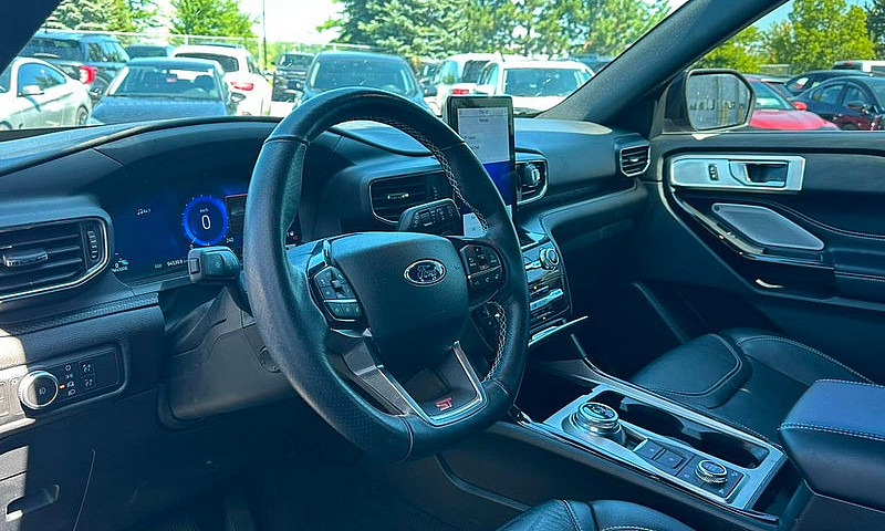 2022 Ford Explorer S...