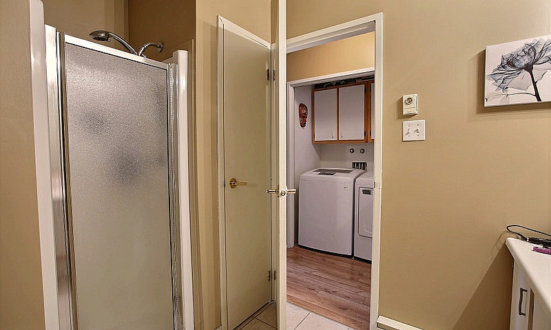 4 1/2 Style Condo Au...