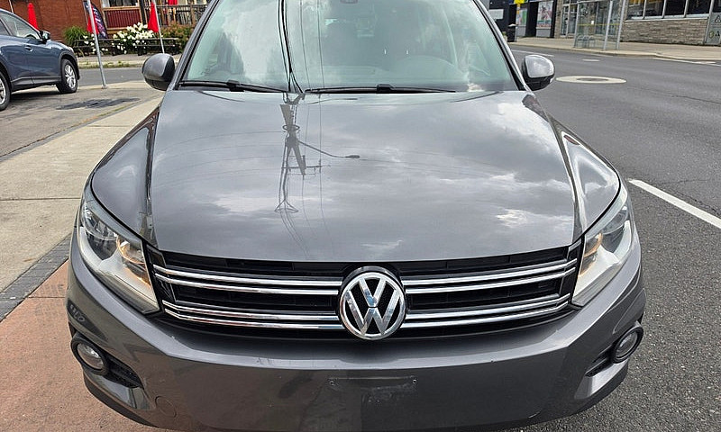 2017 Volkswagen Tigu...