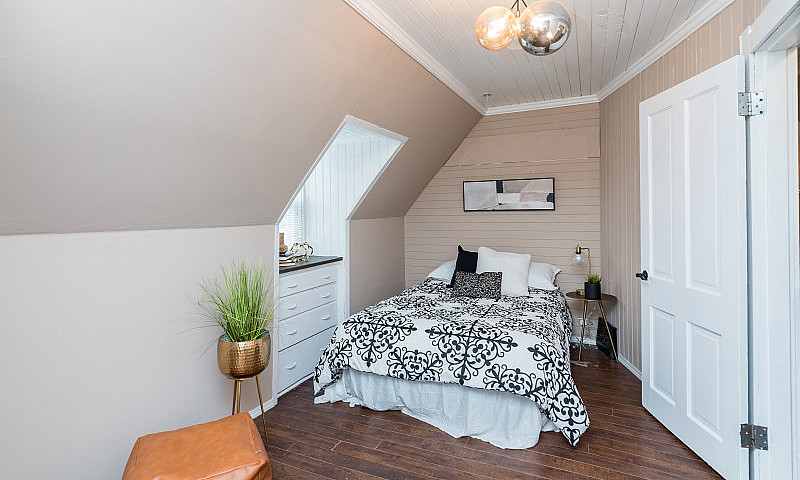 House For Sale 913 A...