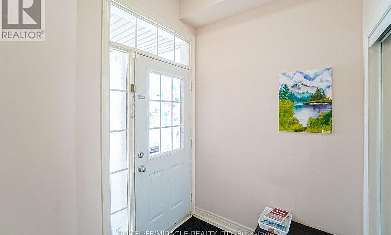 824 Khan Crescent Mi...