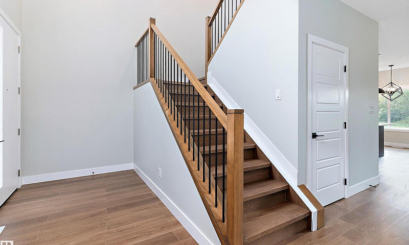 5020 50 St Calmar, A...