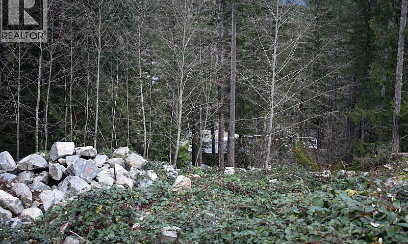 6 4622 Sinclair Bay ...