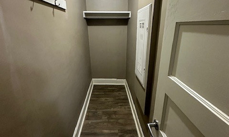 455 Agnes - 1 Br -  ...