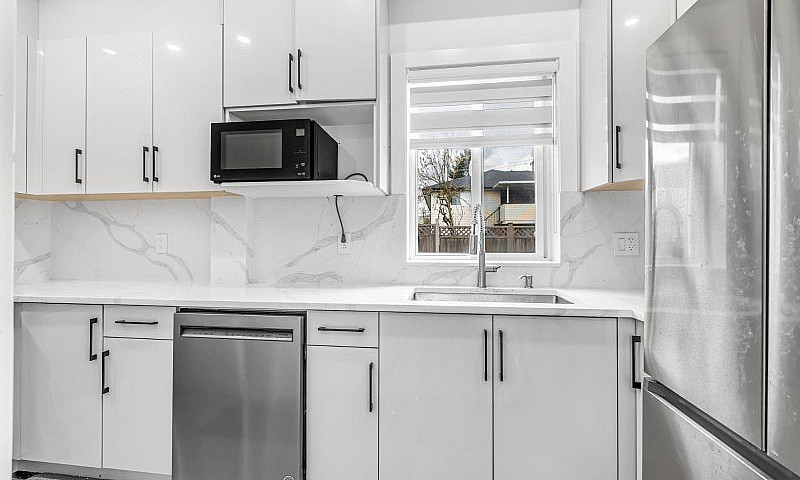 12525 75A Avenue Sur...