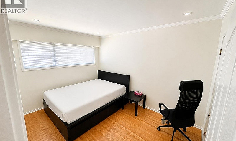 4409 Marine Drive Bu...