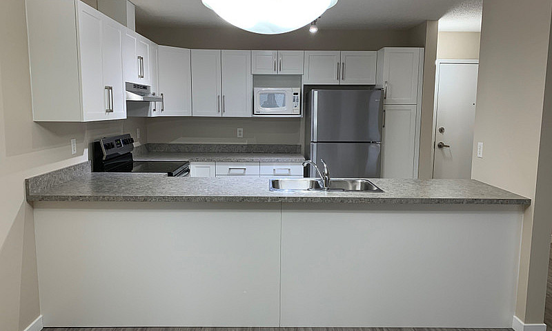 Kenwood Court - Spac...