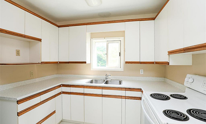 2 Bed, 1 Bath In Lan...