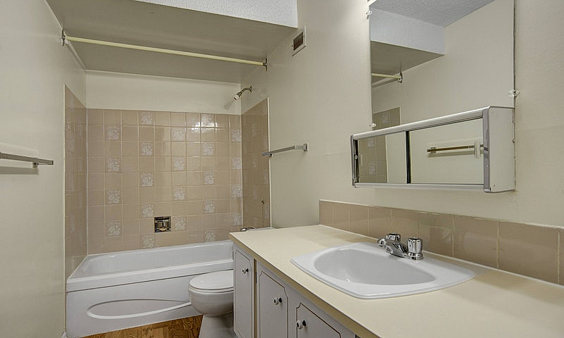 0 Bed X 1 Bath Apart...