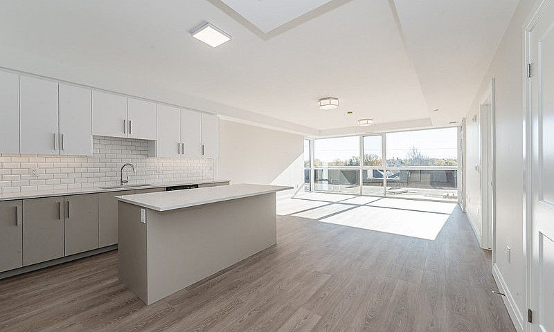 Large 1 Bedroom Suit...