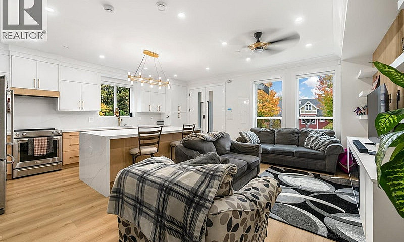 425 N Kaslo Street V...