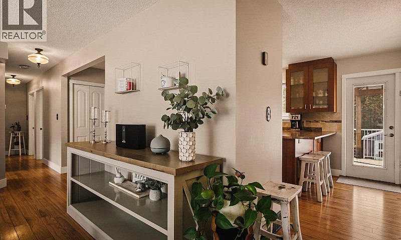 1025 Pigeon Avenue W...